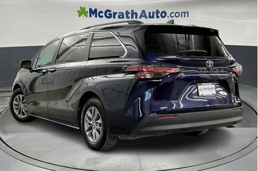 2022 Toyota Sienna XLE 7 Passenger