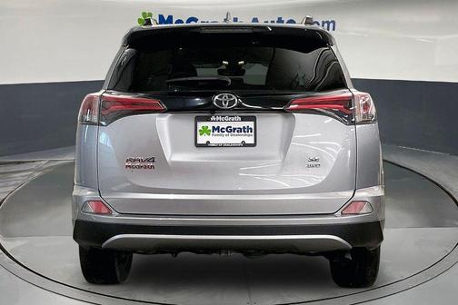 Silver Sky Metallic 2018 Toyota RAV4 SE