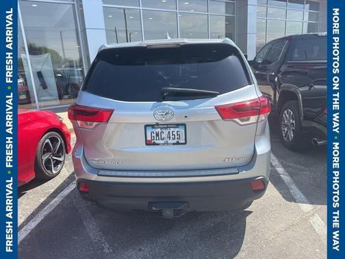 Celestial Silver Metallic 2018 Toyota Highlander XLE