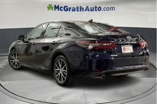 2022 Toyota Camry Hybrid XLE