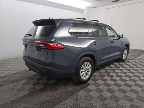 Cloud 2024 Toyota Grand Highlander XLE