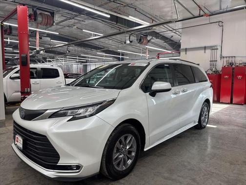 2023 Toyota Sienna XLE 7 Passenger
