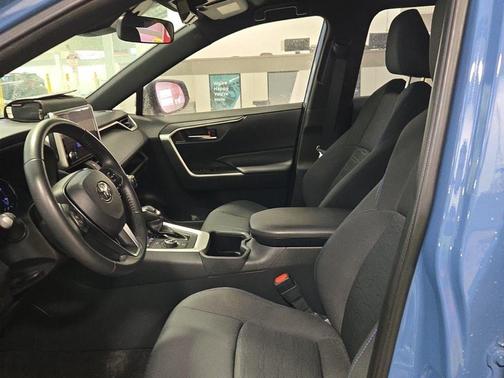 2023 Toyota RAV4 Hybrid SE