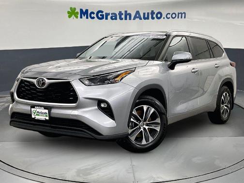 Celestial Silver Metallic 2024 Toyota Highlander XLE