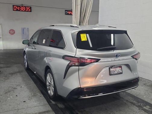 2021 Toyota Sienna Platinum 7 Passenger