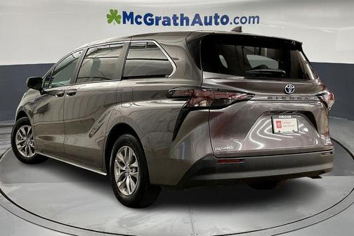 2024 Toyota Sienna LE