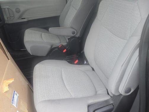 2024 Toyota Sienna LE