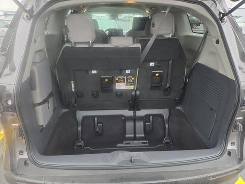 2024 Toyota Sienna LE