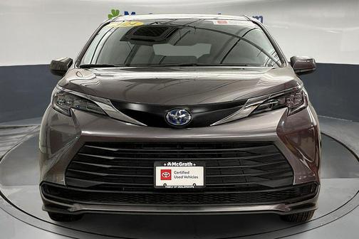 2024 Toyota Sienna LE