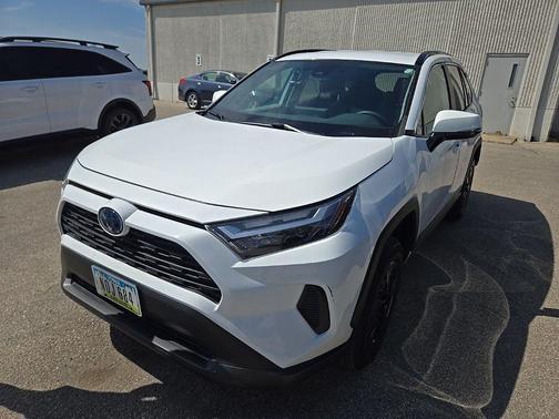 2022 Toyota RAV4 Hybrid XLE
