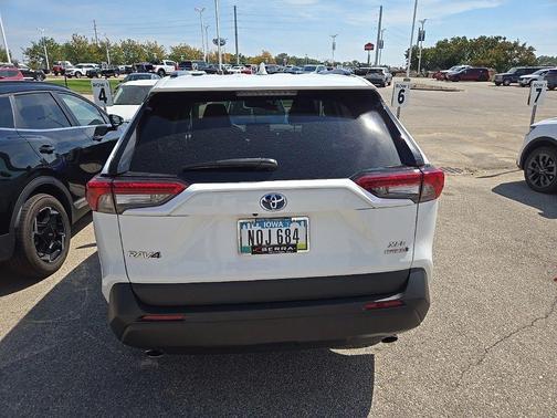 2022 Toyota RAV4 Hybrid XLE