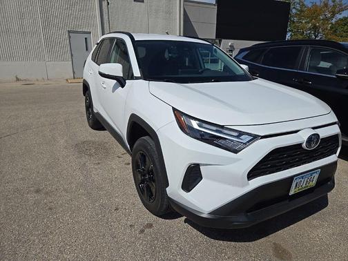 2022 Toyota RAV4 Hybrid XLE