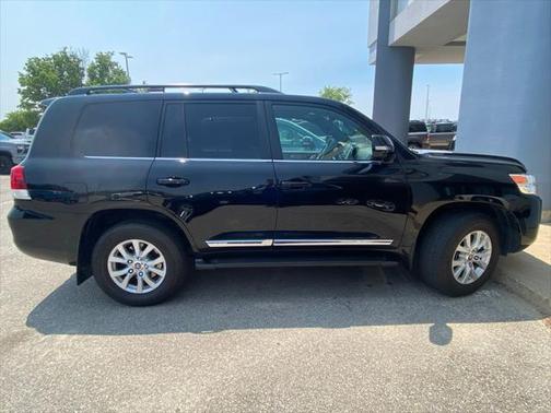2017 Toyota Land Cruiser Base