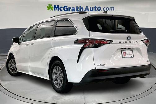2022 Toyota Sienna LE