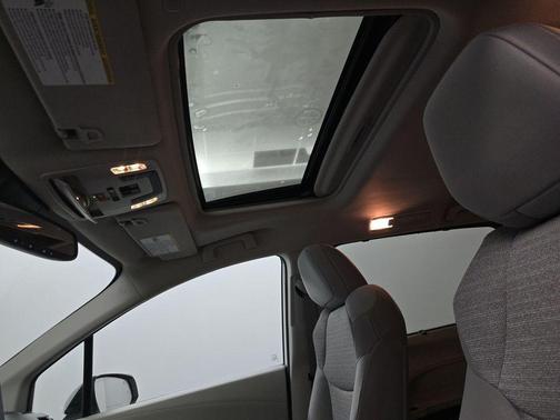 2022 Toyota Sienna LE