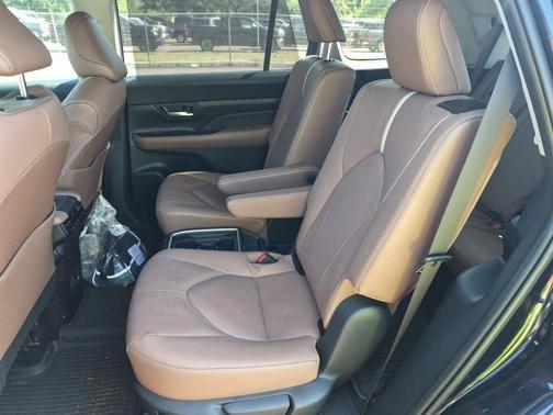 Blueprint 2025 Toyota Grand Highlander Platinum