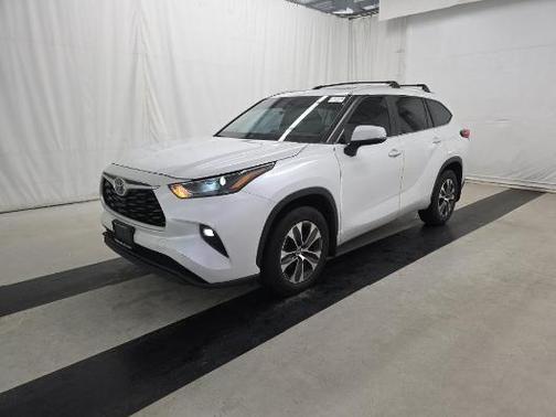 Wind Chill Pearl 2023 Toyota Highlander XLE