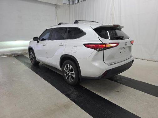 Wind Chill Pearl 2023 Toyota Highlander XLE