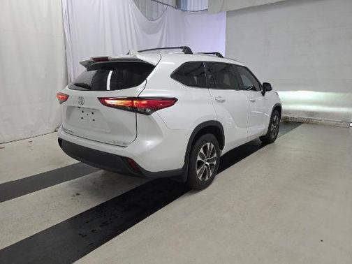 Wind Chill Pearl 2023 Toyota Highlander XLE