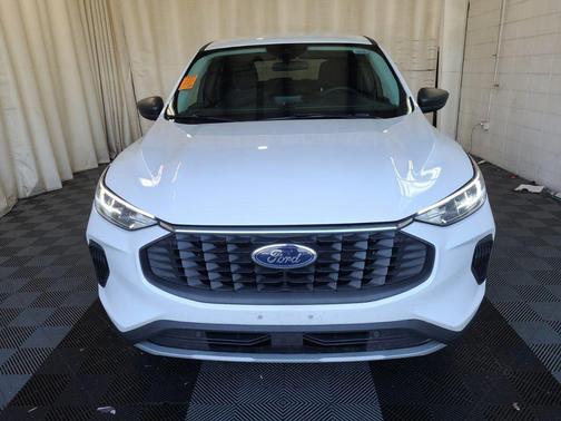 Oxford White 2023 Ford Escape Active