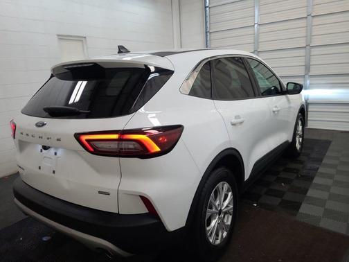 Oxford White 2023 Ford Escape Active