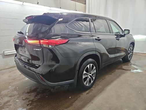 2023 Toyota Highlander Hybrid XLE