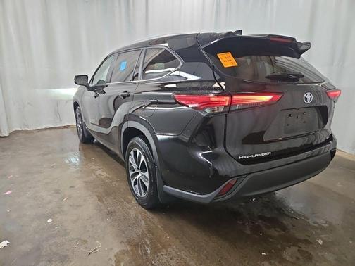 2023 Toyota Highlander Hybrid XLE