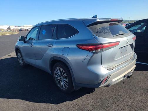 2022 Toyota Highlander Platinum