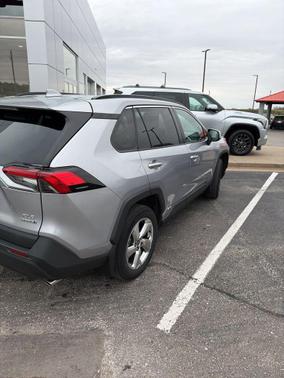 2021 Toyota RAV4 Hybrid XLE Premium
