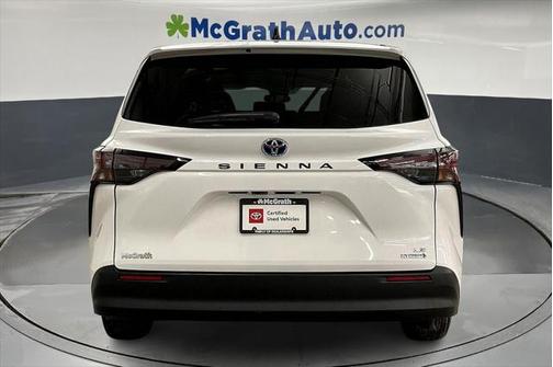 2024 Toyota Sienna LE