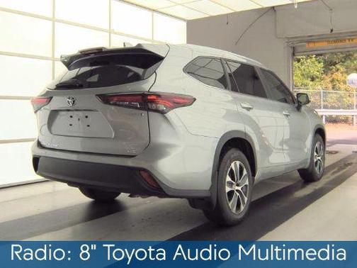 Celestial Silver Metallic 2024 Toyota Highlander Hybrid XLE