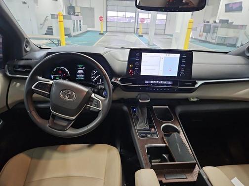 2023 Toyota Sienna XLE