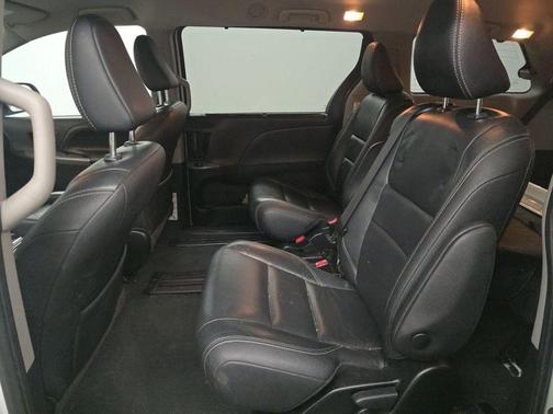 2019 Toyota Sienna SE