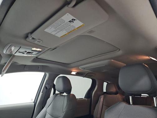 2022 Toyota Sienna Limited