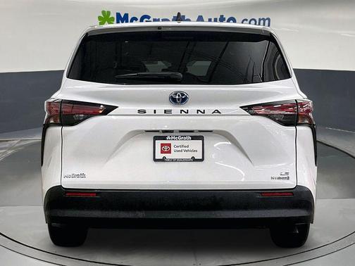 White 2022 Toyota Sienna LE