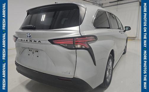 Celestial Silver Metallic 2022 Toyota Sienna LE