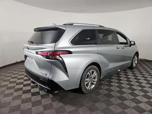 2021 Toyota Sienna Limited 7-Passenger