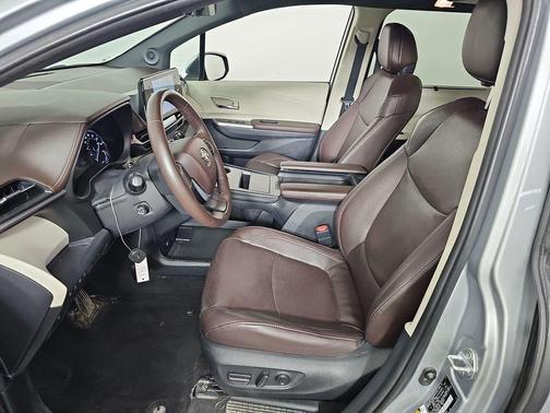 2021 Toyota Sienna Limited 7-Passenger