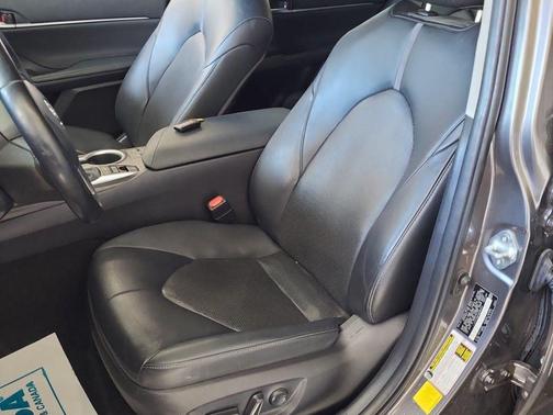 2022 Toyota Camry Hybrid XLE