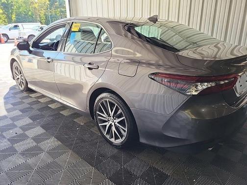 2022 Toyota Camry Hybrid XLE