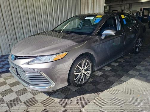 2022 Toyota Camry Hybrid XLE