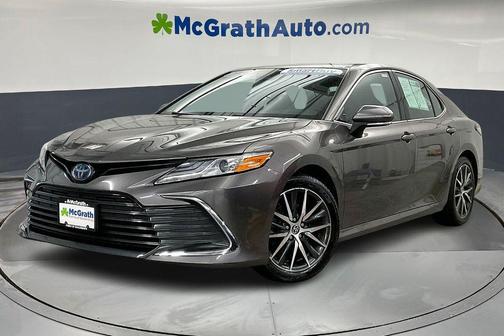 2022 Toyota Camry Hybrid XLE