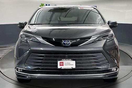 Magnetic Gray Metallic 2025 Toyota Sienna Platinum