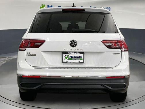 White 2022 Volkswagen Tiguan 2.0T SE 4MOTION