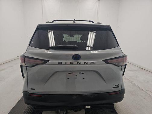 2023 Toyota Sienna Woodland Edition 7-Passenger