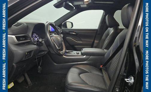 Midnight Black Metallic 2023 Toyota Highlander XSE