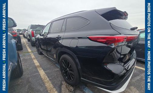Midnight Black Metallic 2023 Toyota Highlander XSE