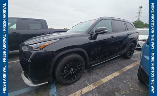Midnight Black Metallic 2023 Toyota Highlander XSE