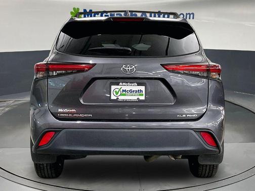 Magnetic Gray Metallic 2022 Toyota Highlander XLE
