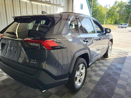 2020 Toyota RAV4 Hybrid XLE